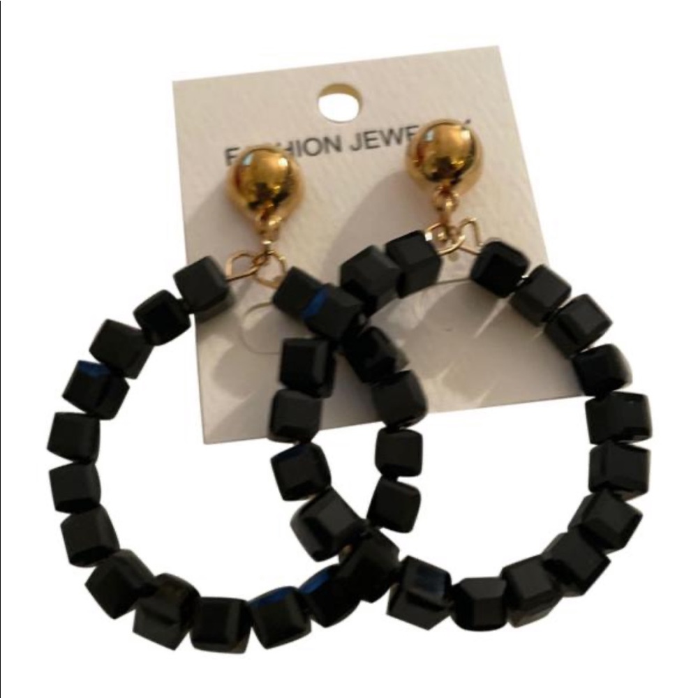 Black beaded dangle fashion earrings